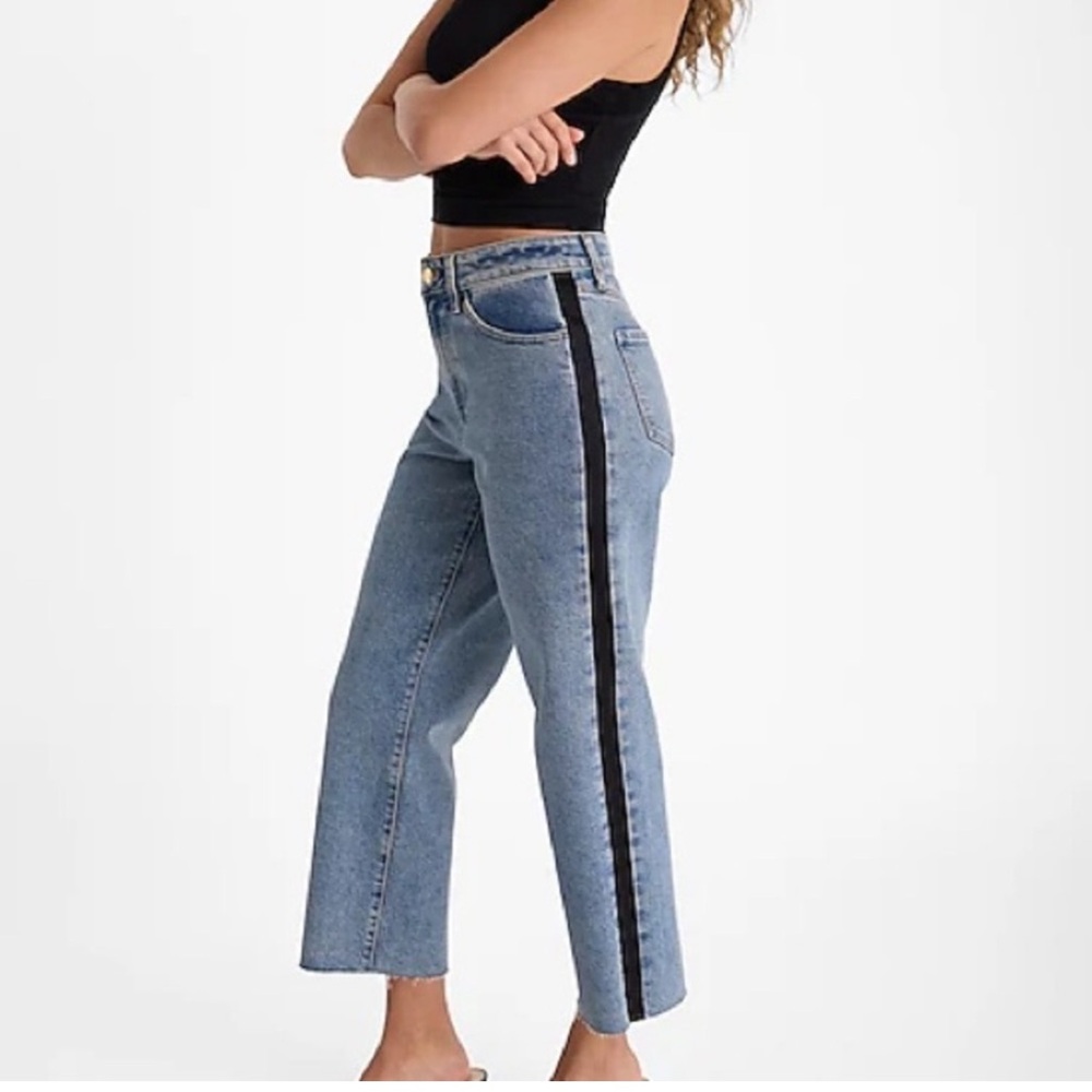 NWT Women’s Express Cropped Jeans With Black Stripe Size 8R